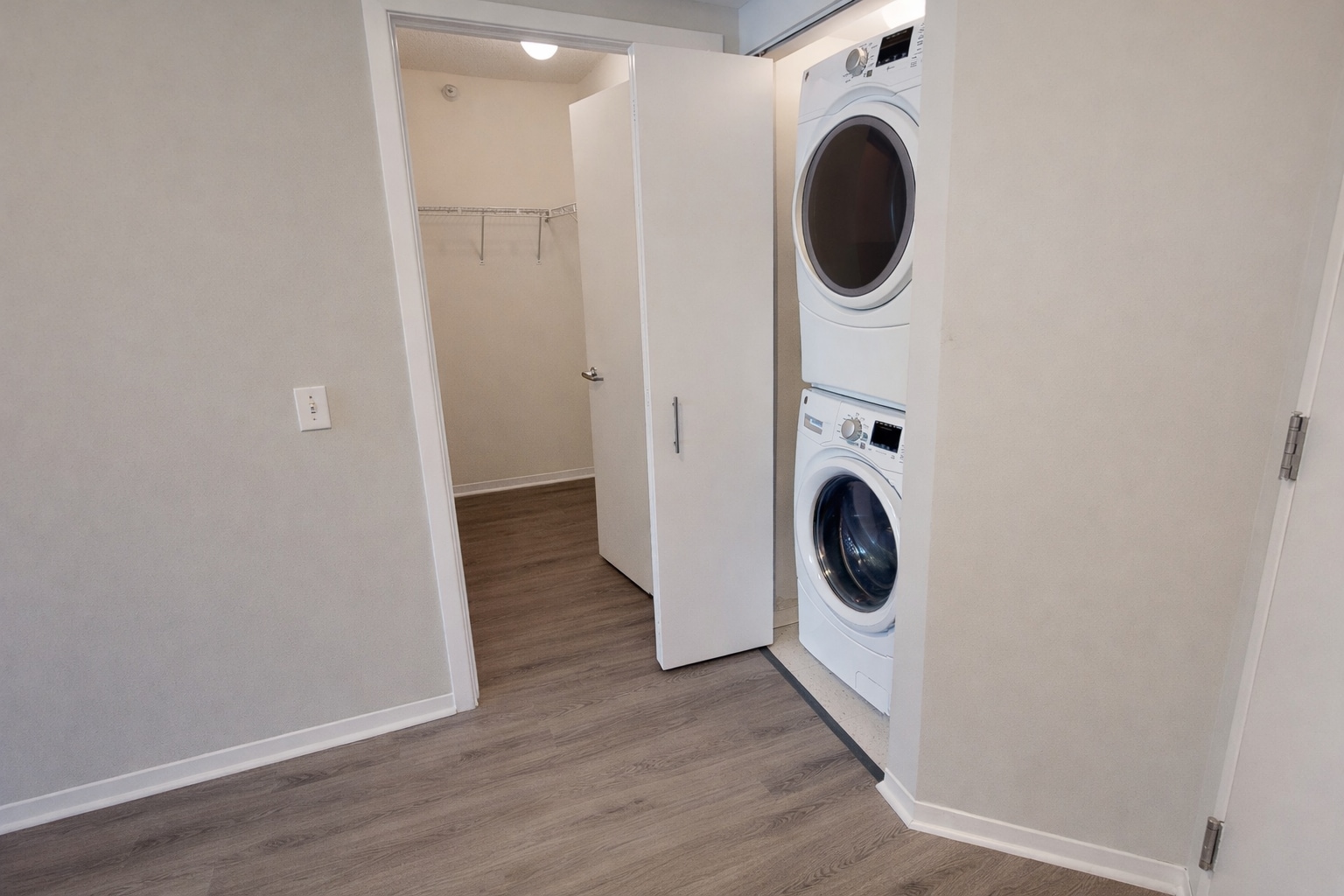 Building Photo - 601 N State St