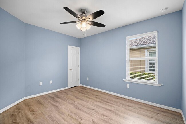 Building Photo - Stunning  2-bedr 2-bath+ Den/office home located in the desirable Lindsford in Fort Myers