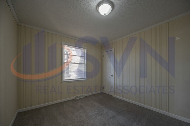 Building Photo - 3-Bedroom Home with Modern Touches