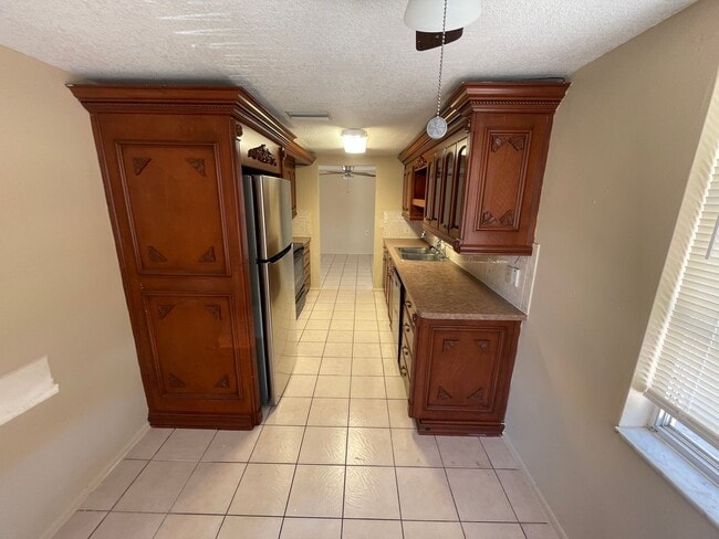 Building Photo - Cozy 3-Bedroom Home on a Corner Lot in Hol...