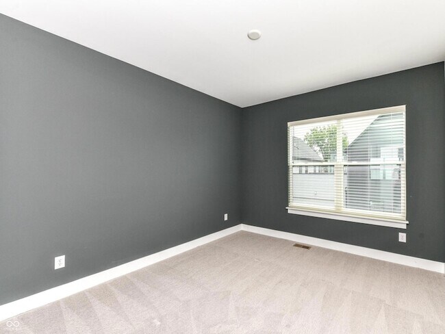 Building Photo - 1704 Rosette Wy