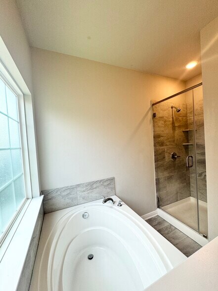 Building Photo - 1308 Kingsgate Dr