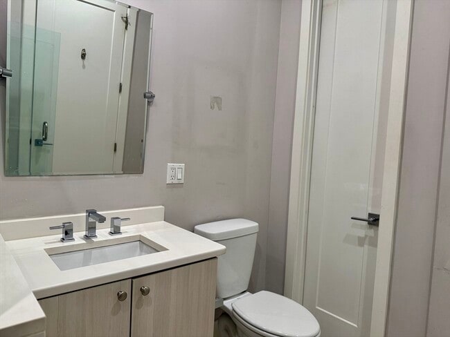 Building Photo - 5 Mohawk St