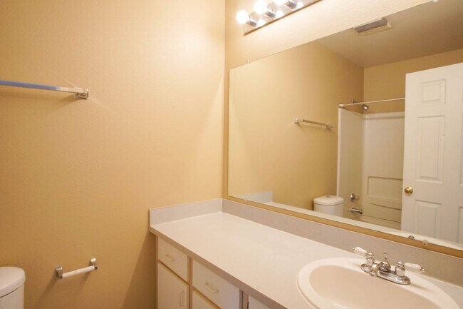 Building Photo - Totally Updated 2-Bed with Vaulted Ceiling...