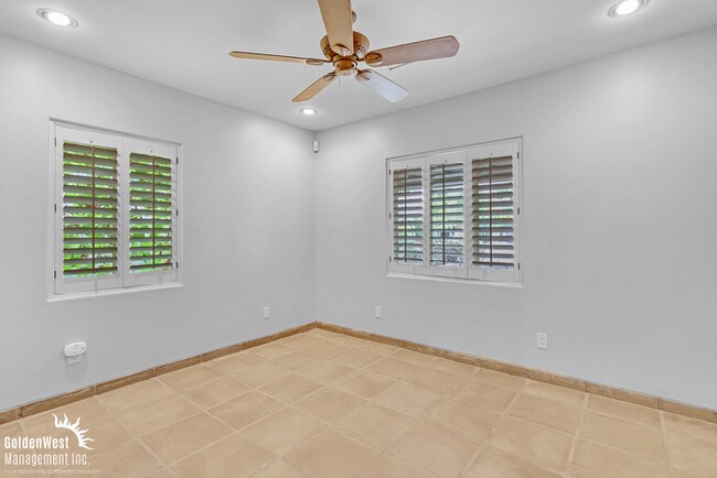 Building Photo - Charming 3Bdm 2Ba Home with Gated Entry an...