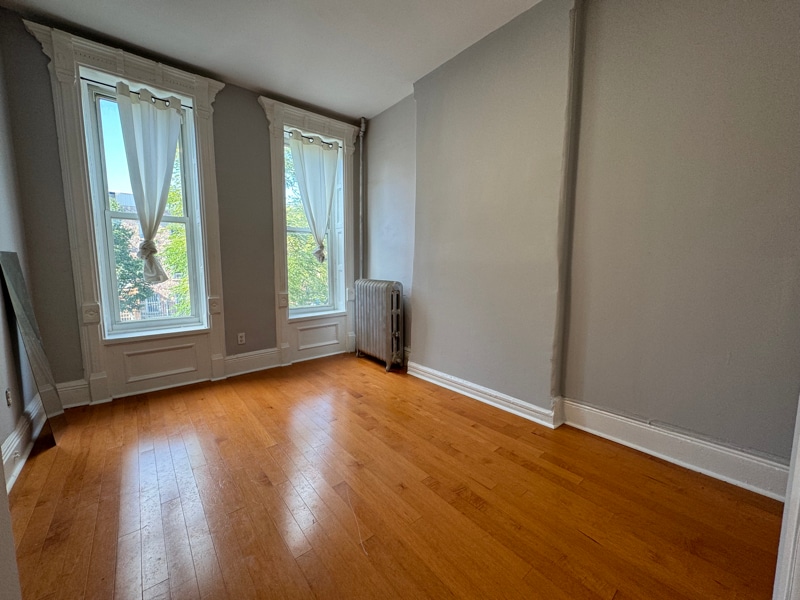 Building Photo - 72 Somers St