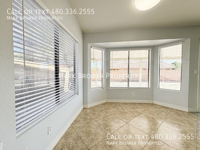 Building Photo - 449 E Meadows Ln