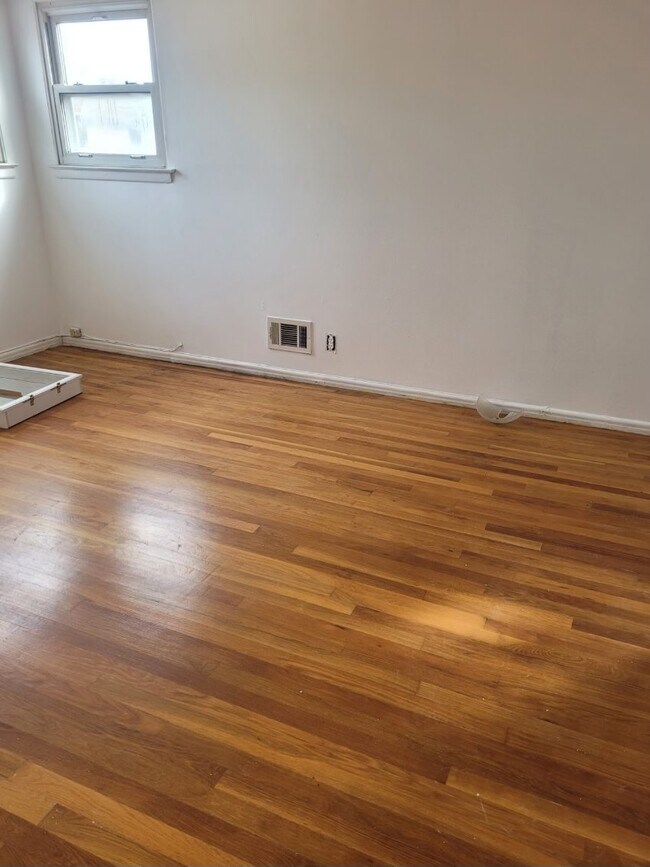 Building Photo - 2732 E 65th St