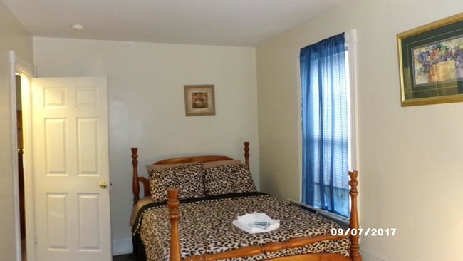 Building Photo - 3 bedroom in Easton PA 18042