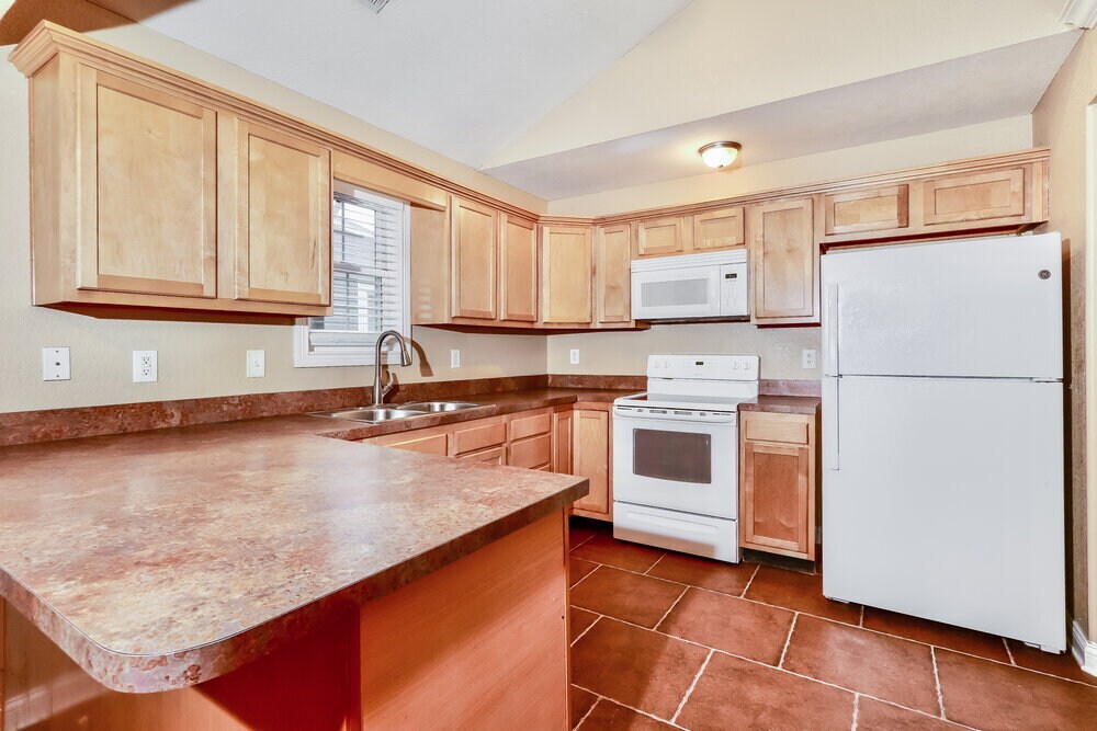 Building Photo - 1044 Avondale Ct