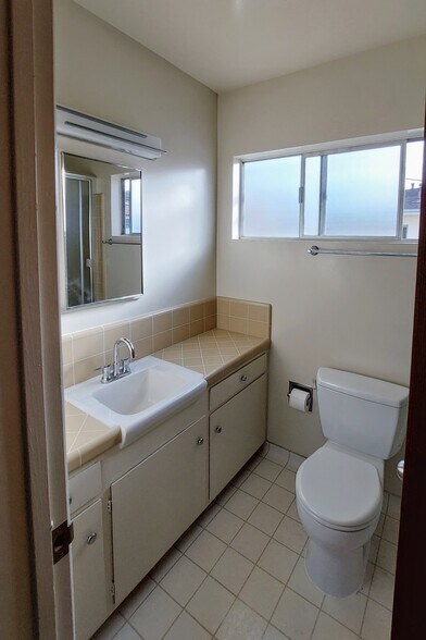 Building Photo - 1038 12th St