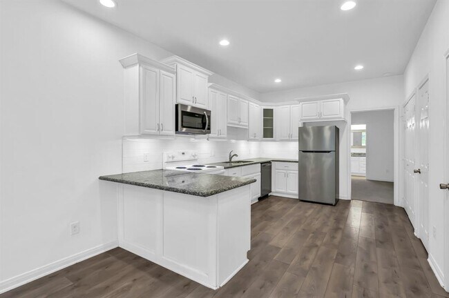 Building Photo - 16693 Meadowcroft St