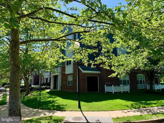 Building Photo - 20301 Beechwood Terrace