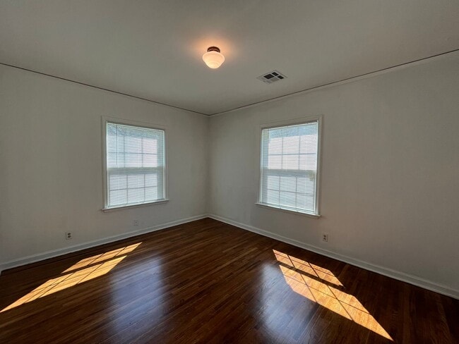 Building Photo - Adorable 2 bedroom 1 bath home in Tulsa.