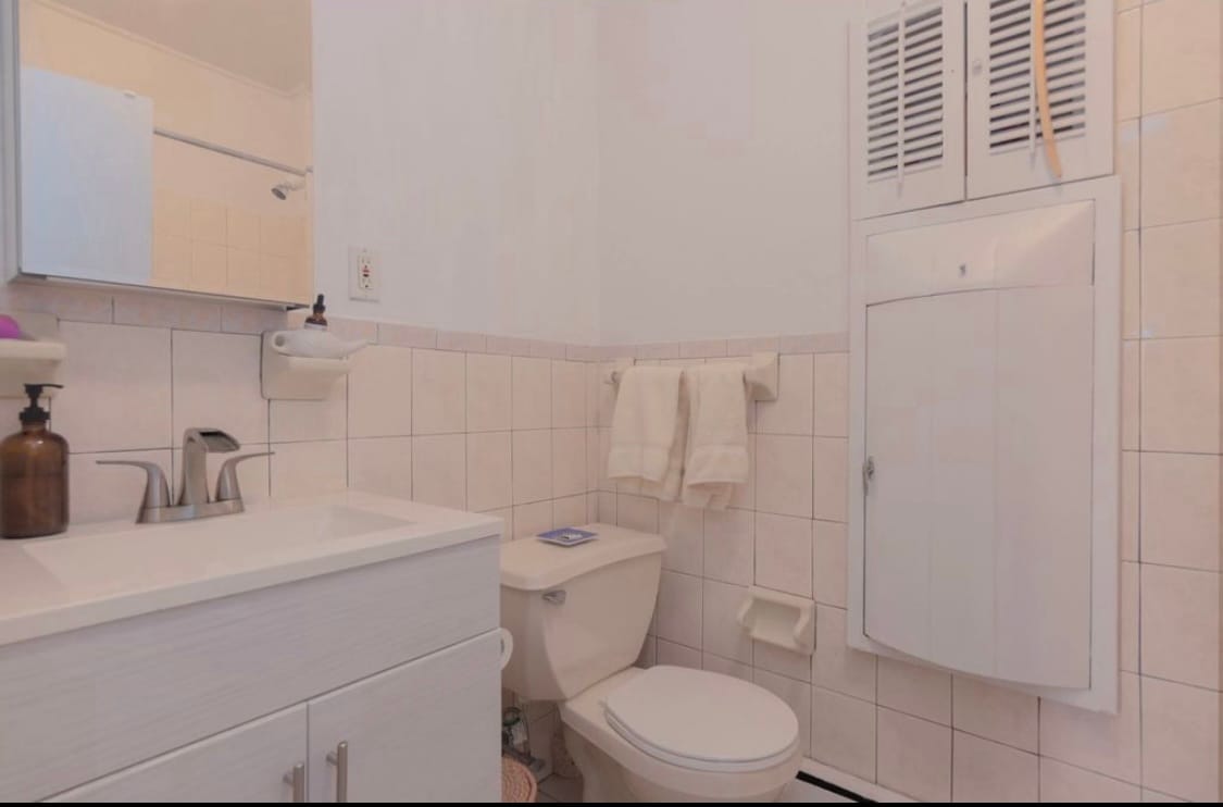 Building Photo - 253 W 256th St