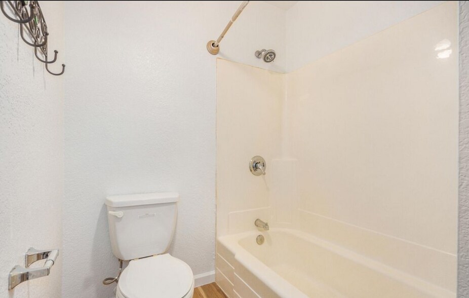 Building Photo - 4482 W Palmaire Ave