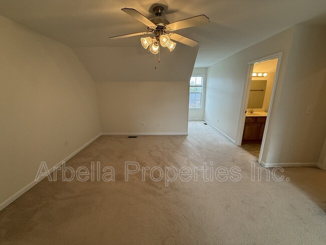 Building Photo - 1309 Kensington Place