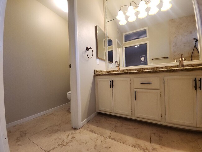 Building Photo - Immaculate Two Story Townhouse style Condo in Summerlin.