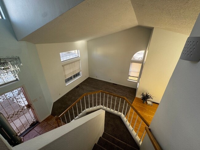 Building Photo - Beautiful 3 bedroom 2 bathroom home.