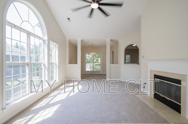 Building Photo - 15012 Rothesay Dr