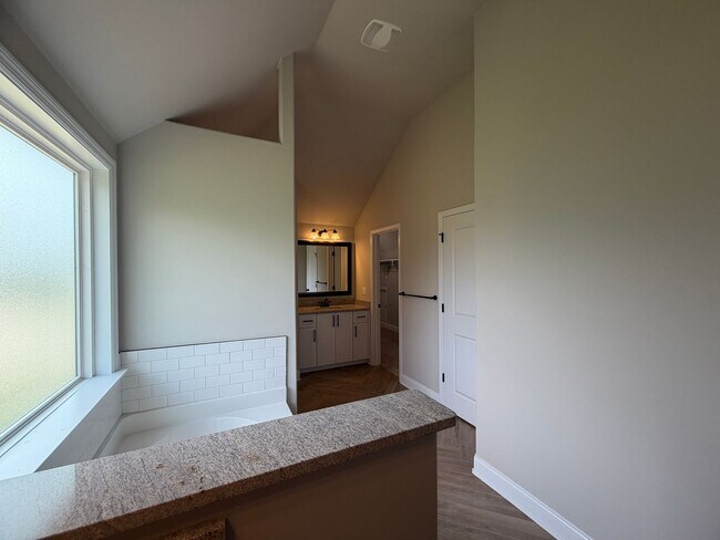 Building Photo - 3500 Hilltop Trl