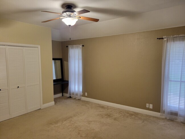 Building Photo - 708 Cielo Dr