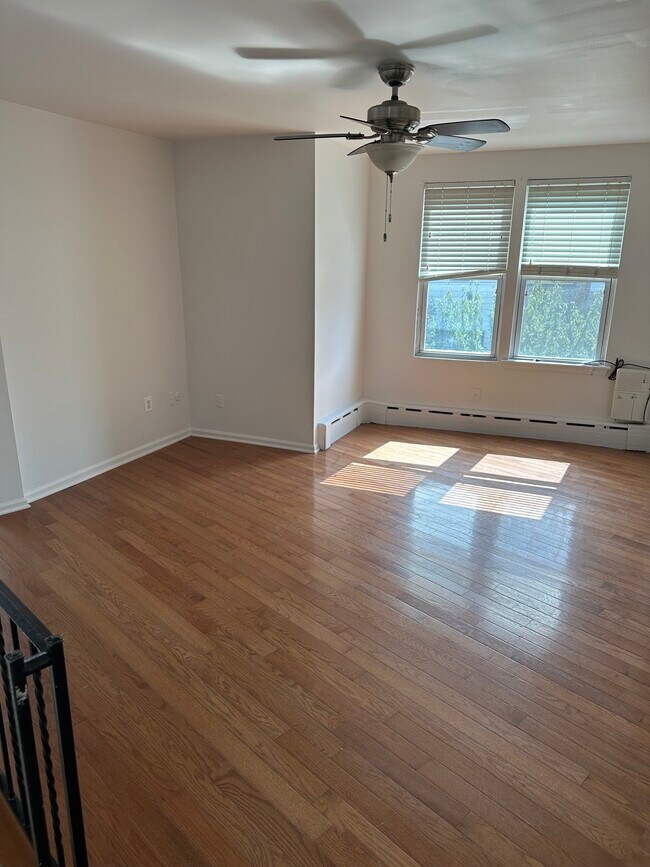 Building Photo - 909 W Moyamensing Ave