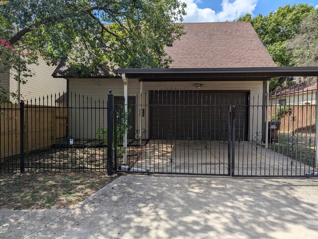 Building Photo - 7017 Jefferson Ridge Dr