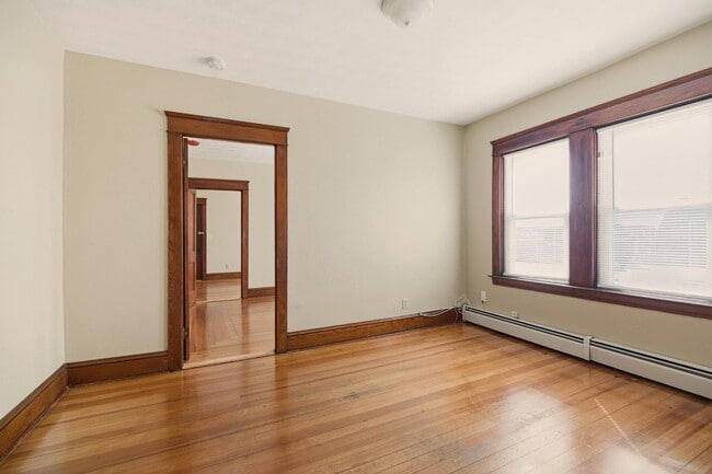 Building Photo - 984 York Ave