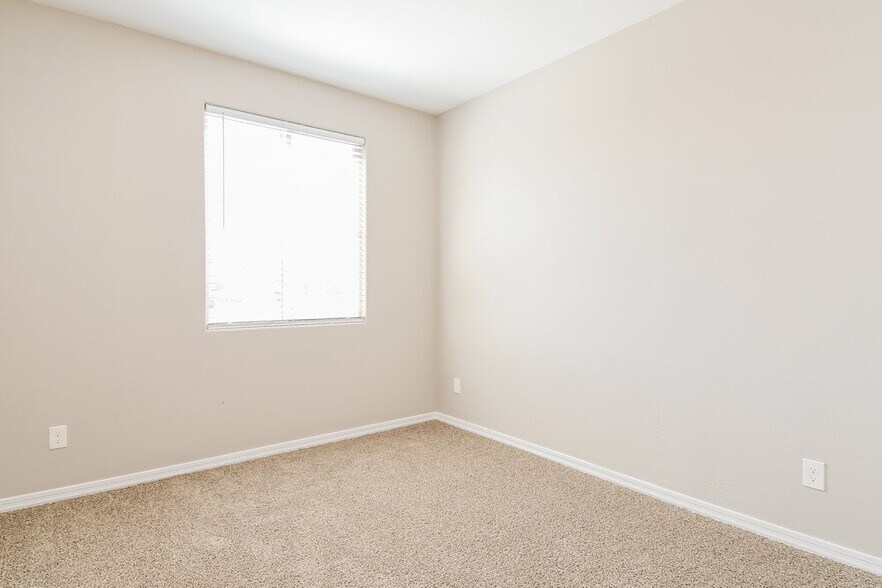 Building Photo - 9528 E Travertine Ave