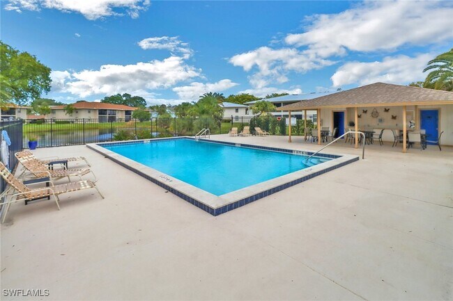 Building Photo - 131 Cypress Way E