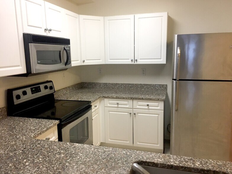 Building Photo - 1 Cityview Ln