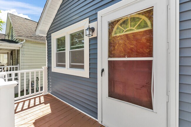 Building Photo - 168 Wheeler St