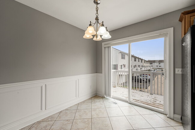 Building Photo - 412 N Grainger Ln