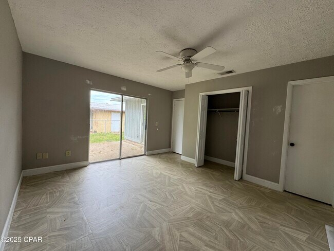 Building Photo - 2538 Johnson Dr