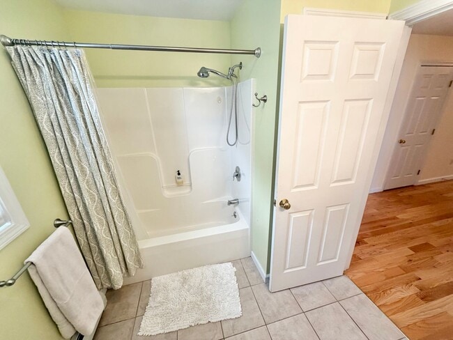 Building Photo - 4 Bedroom Home in South Burlington VT Available 4/1!