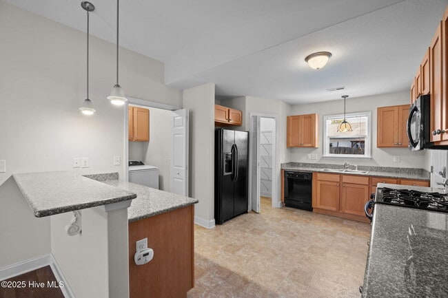 Building Photo - 408 Elsmore Dr