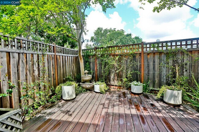 Building Photo - 1079 River Rock Lane