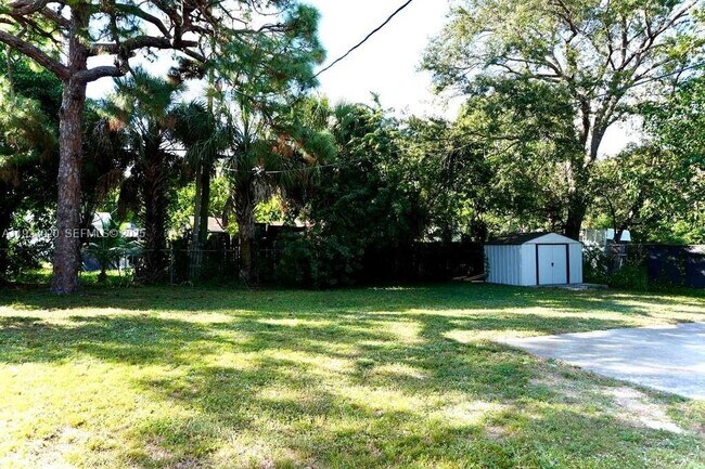 Building Photo - 1213 NW 6th Ave