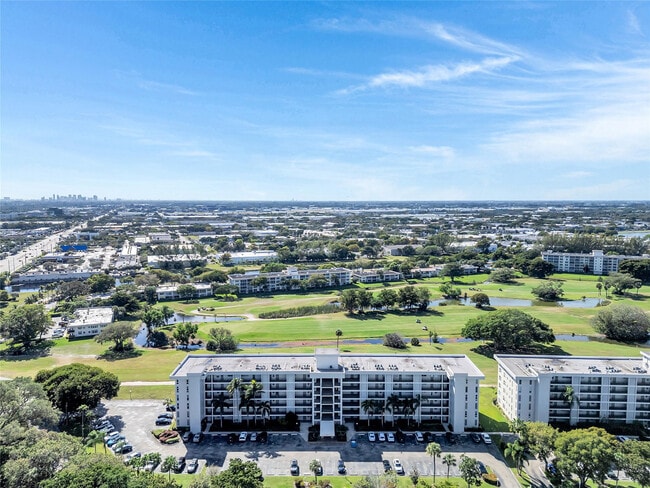 Building Photo - 3001 S Course Dr