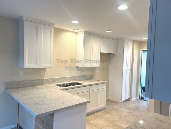 Building Photo - ****Beautiful 2 bed/2.5 bath House in Grea...
