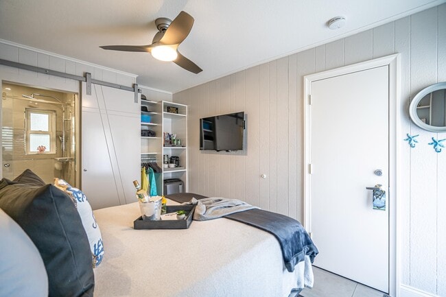 Building Photo - 100 Venetian Dr