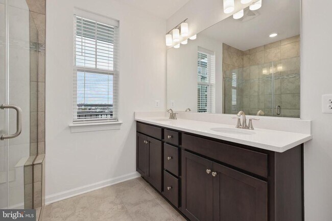 Building Photo - 14983 River Walk Way