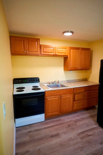 Building Photo - 1666 N Myrtle Ave