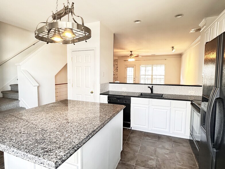 Building Photo - 307 Savoy Ct