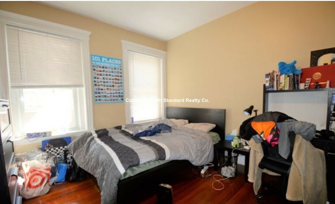 Building Photo - 10 Strathmore Rd