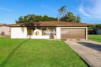 Building Photo - 3 Bedroom Pet-Friendly Home in Fort Myers, FL with Main Street Renewal