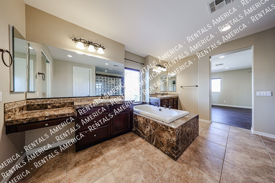 Building Photo - 130 W Tonto Dr