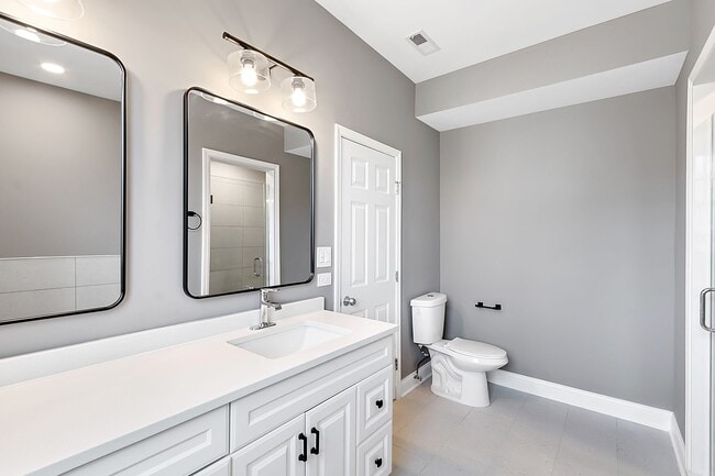 Building Photo - 6156 S Kenwood Ave