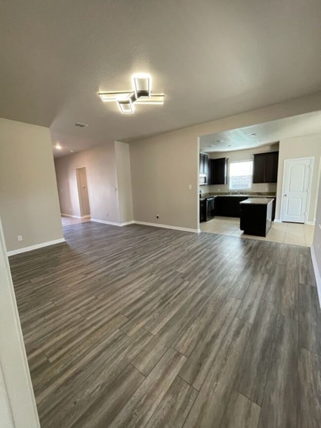 Building Photo - 6350 Daisy Way